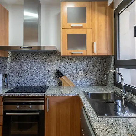 Luxe With Sea View Apartment *