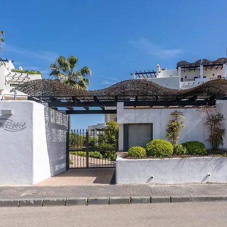 Luxe With Sea View Apartment