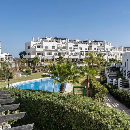 Luxe With Sea View Apartment